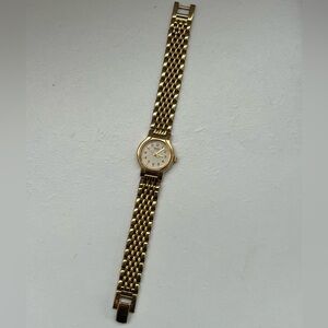 Small Vintage Seiko Quartz V401-0289 Gold Ladies Cocktail Watch Bracelet 30096